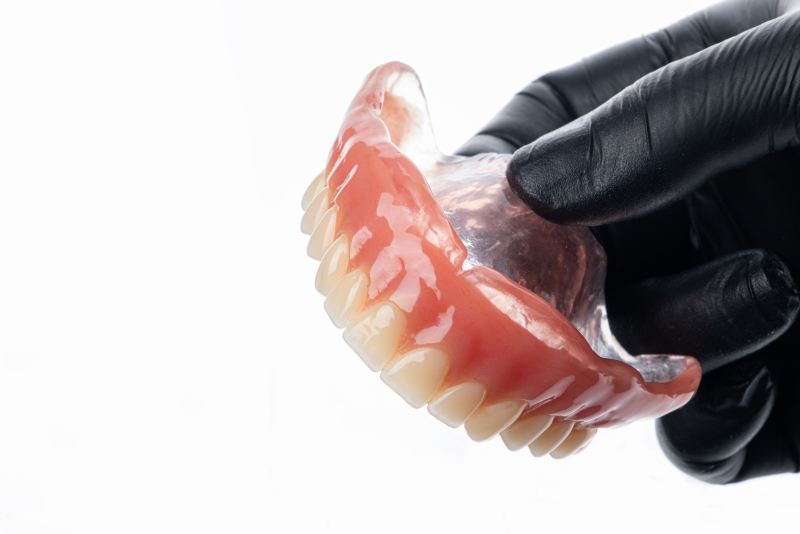 総入れ歯―大部分またはすべての歯を失った場合に使用